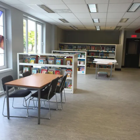 Bibliothèque municipale-scolaire de Daveluyville - Intérieur 6