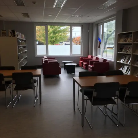 Bibliothèque municipale-scolaire de Daveluyville - Intérieur 2